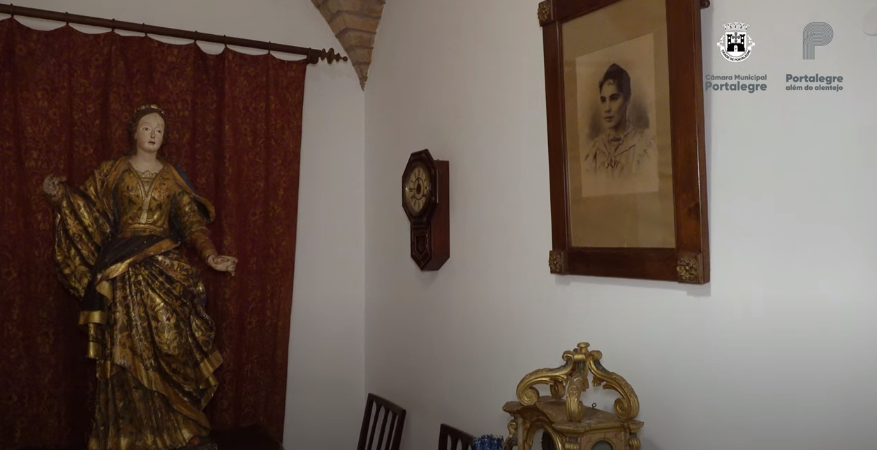 9: Visita Guiada Casa-Museu José Régio | Sala de Visitas – Retrato de sua Mãe